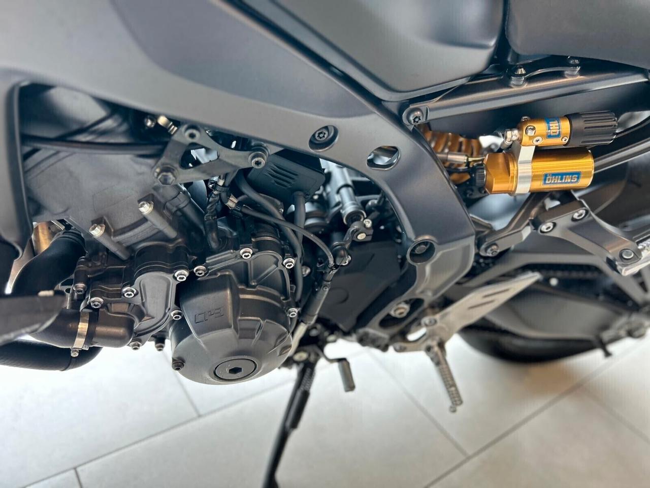 Yamaha MT-09 SP AKRAPOVIC CARBO OHLINS