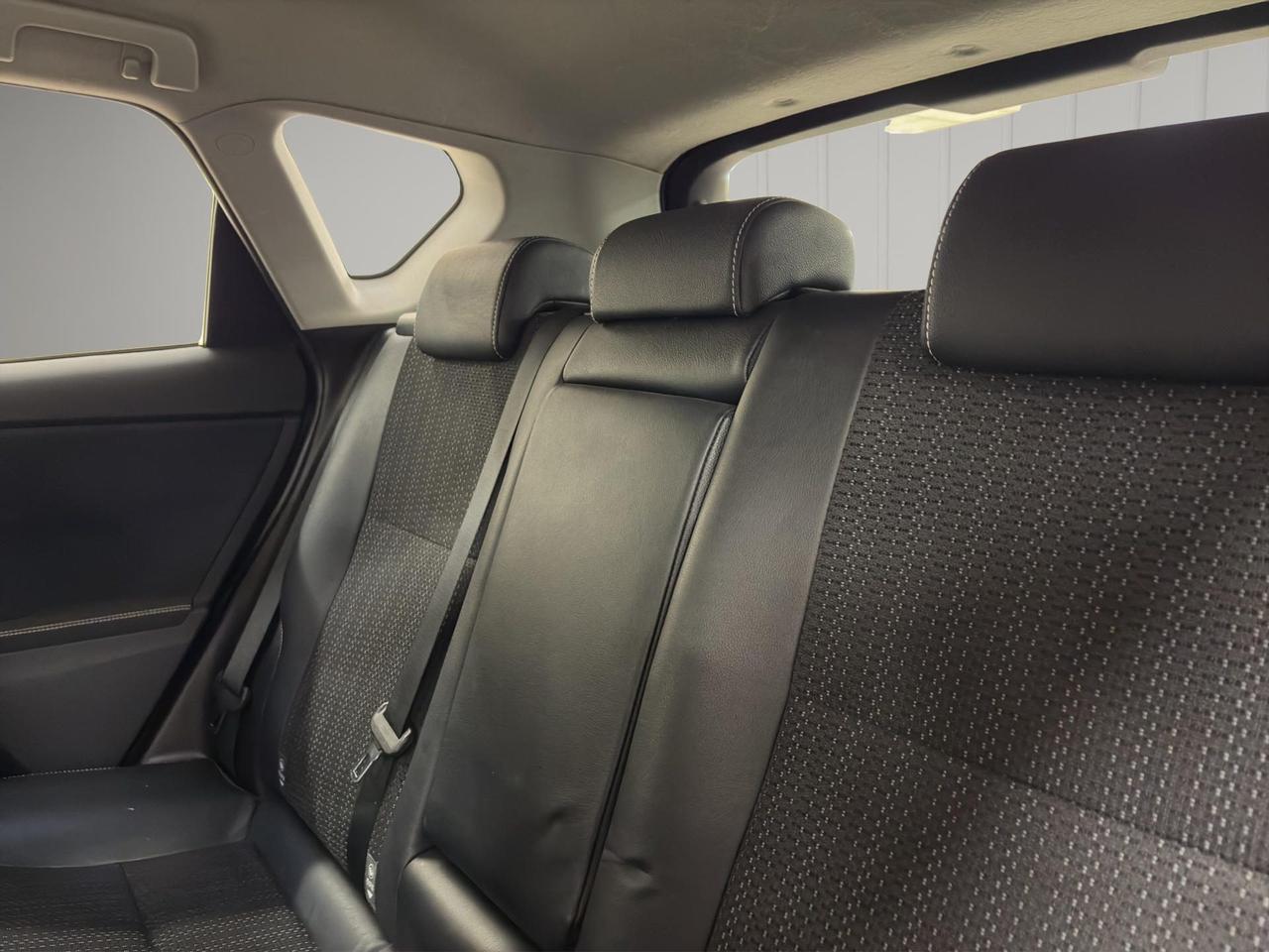 Toyota Auris 5p 1.8h Lounge