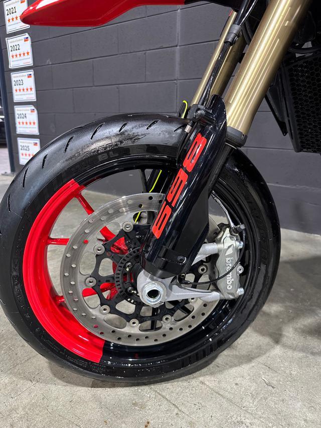 DUCATI Hypermotard 698 PARI AL NUOVO