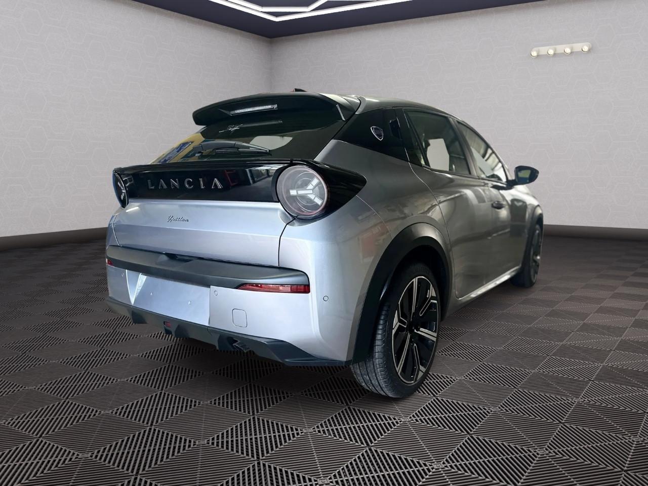 Lancia Ypsilon Hybrid e-DCT
