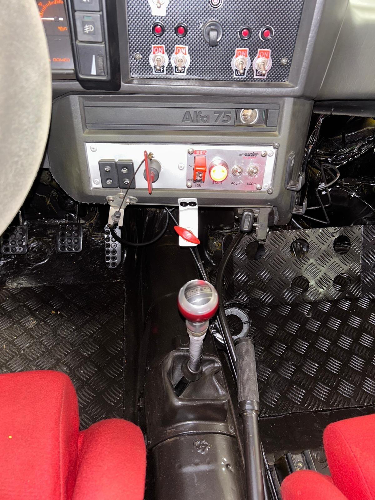 Alfa Romeo 75 2.0 TS Rally Drift