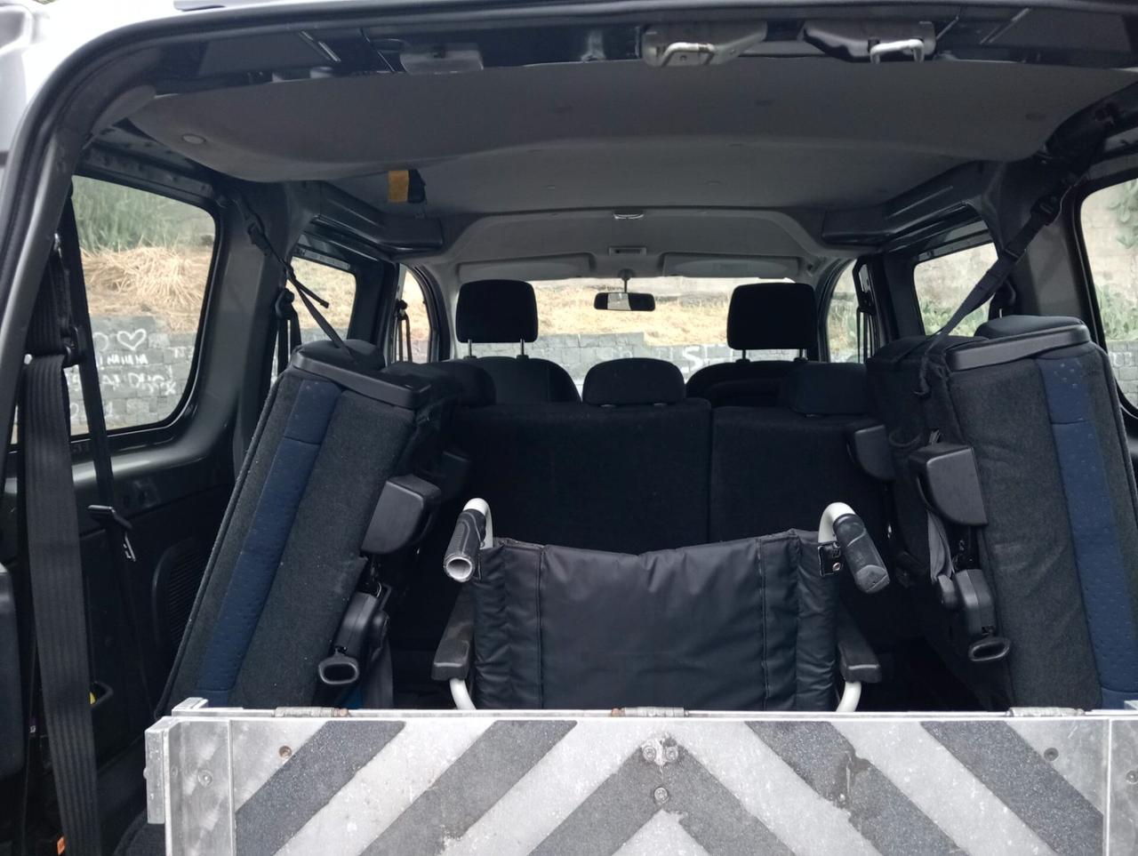 Nissan NV200 Pianale ribassato con rampa disabili in carrozzina