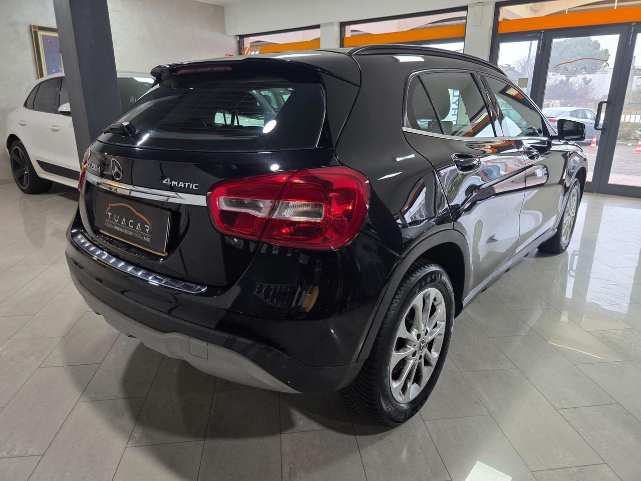 Mercedes-Benz GLA 200 Premium GLA 200 D #8484