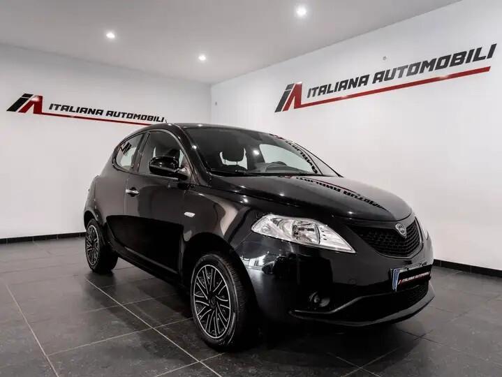 Lancia Ypsilon 1.0 FireFly 5 porte S&S Hybrid Ecochic Silver