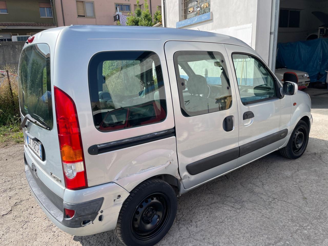 Renault Kangoo 1.5 dCi/82CV vetrato gancio traino