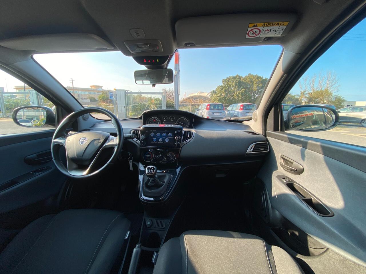 Lancia Ypsilon 1.0 firefly hybrid Gold