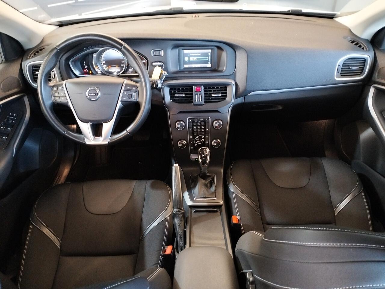 Volvo V40 1.5 t2 R-design geartronic my19 - NEOPATENTATI