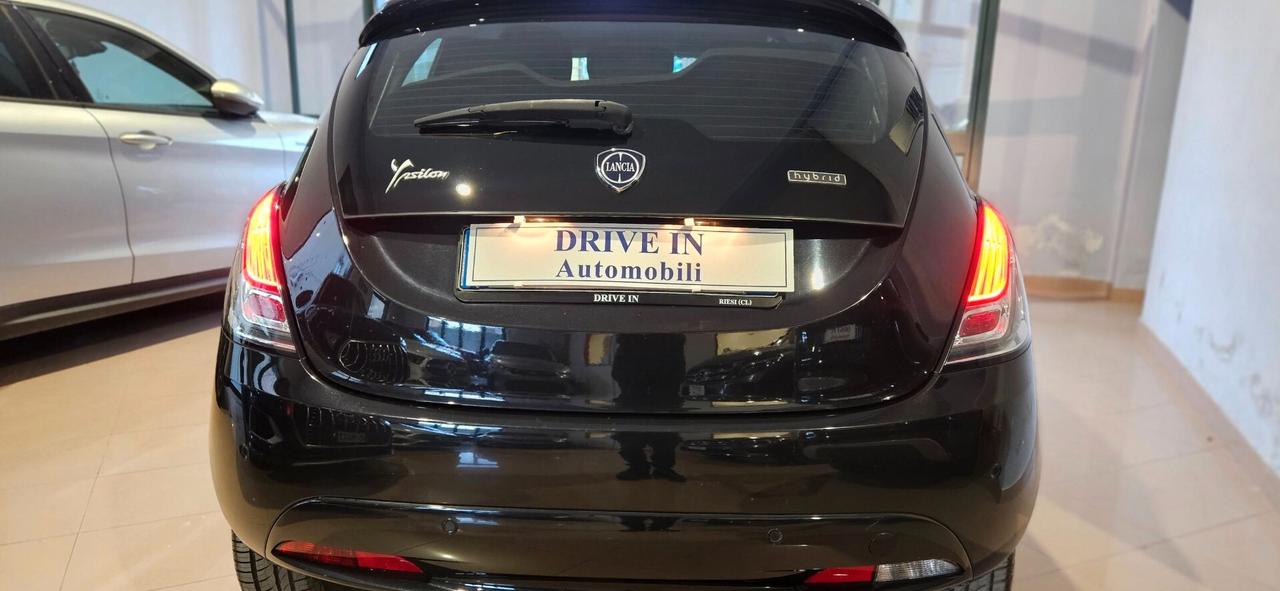 Lancia Ypsilon 1.0 HYBRID 5 porte Posti Gold