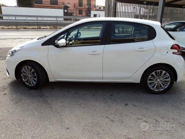 PEUGEOT 208 1.6 Allure