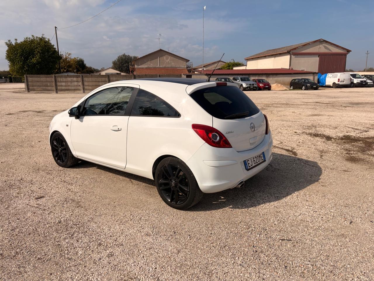 Opel Corsa 1.2 3 porte b-color