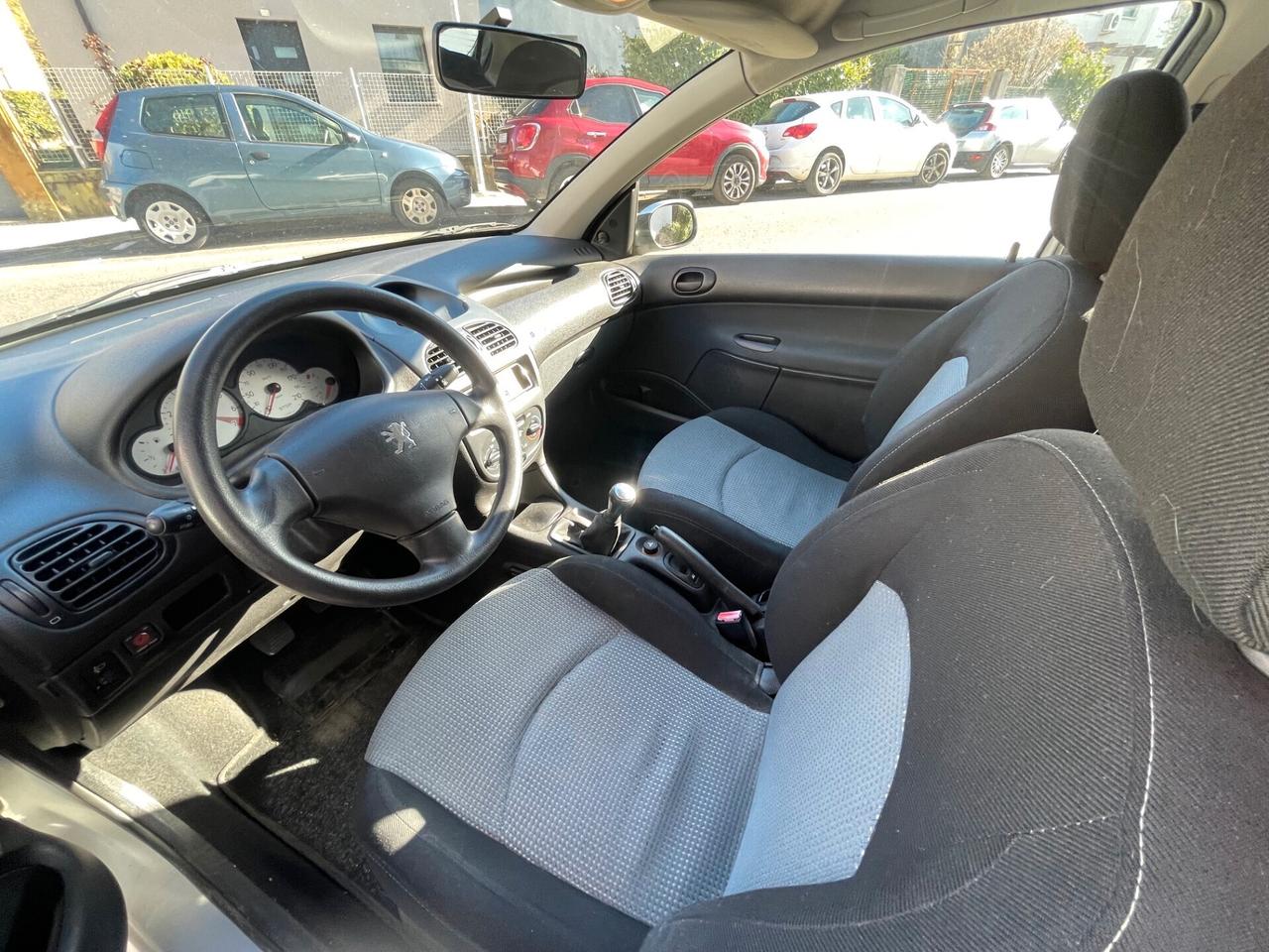 Peugeot 206 1.1 3p. XT