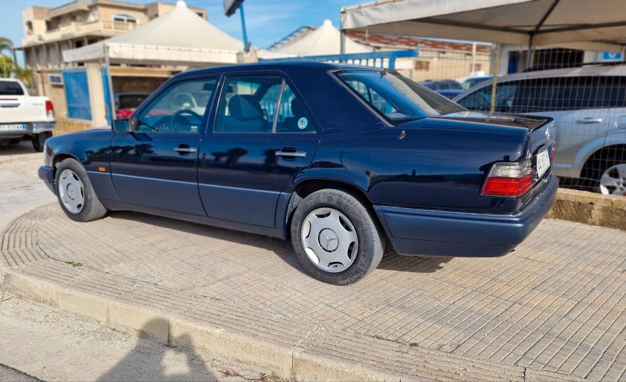 Mercedes-benz E 200 Berlina Automatica