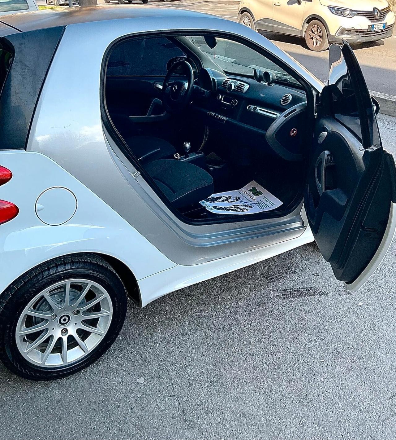 Smart ForTwo 1000 52 kW coupé limited one