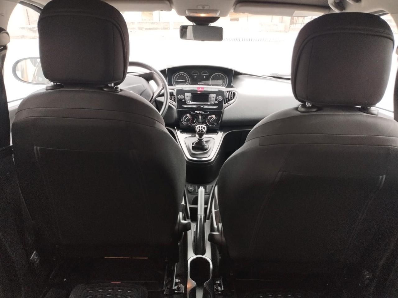 Lancia Ypsilon 1.0 FireFly 5 porte S&S Hybrid Ecochic Silver