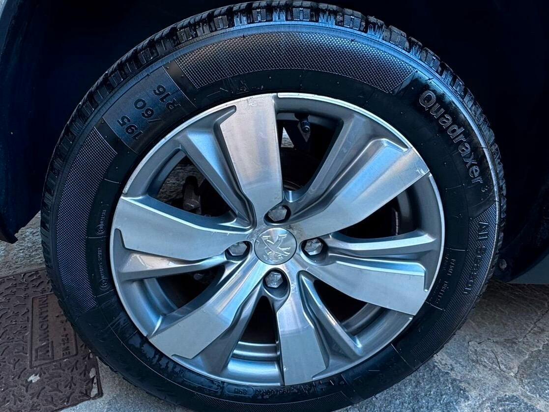 PEUGEOT 2008 1.2 VTi 82CV ALLURE NEOPATENTATI