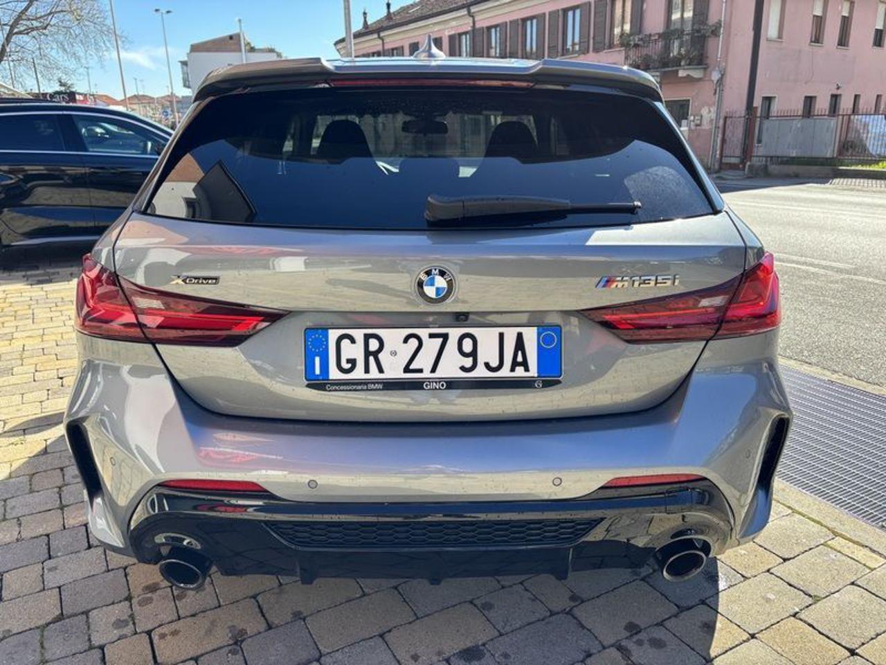 BMW 135 i xDrive NAVI-FULL LED-CAM-19"