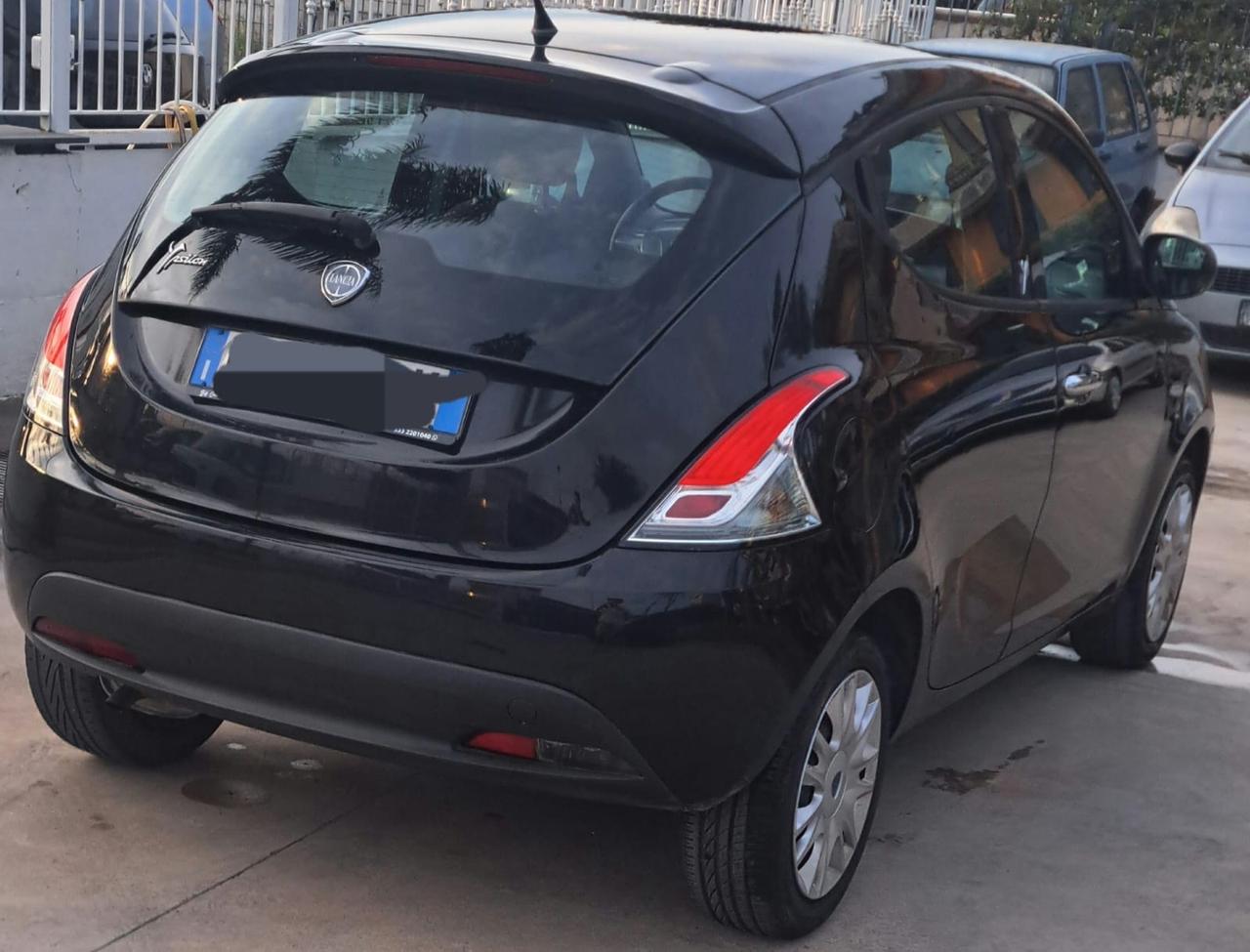 Lancia Ypsilon 1.2 69 CV 5 porte S&S Silver