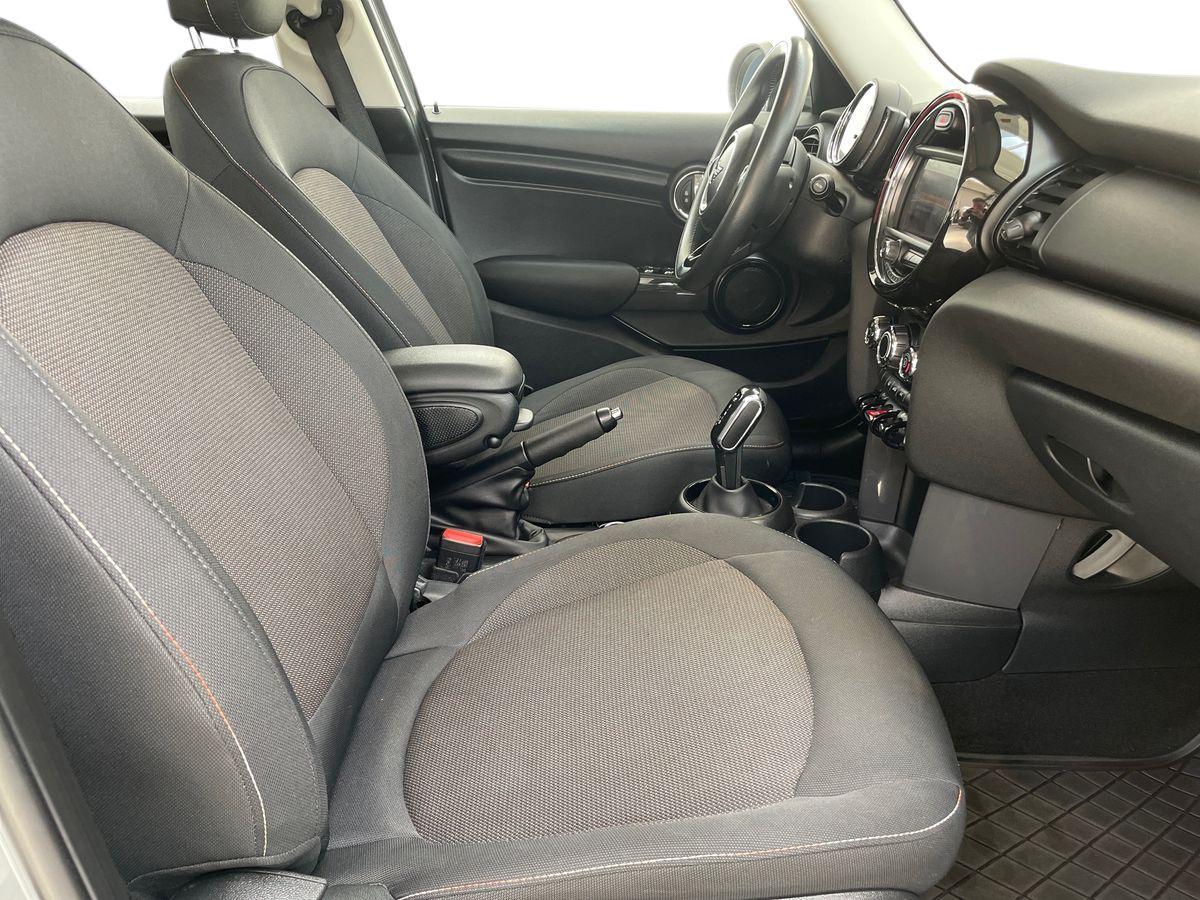 MINI Mini IV F55 2018 5p - Mini 5p 1.5 One Baker Street 102cv aut