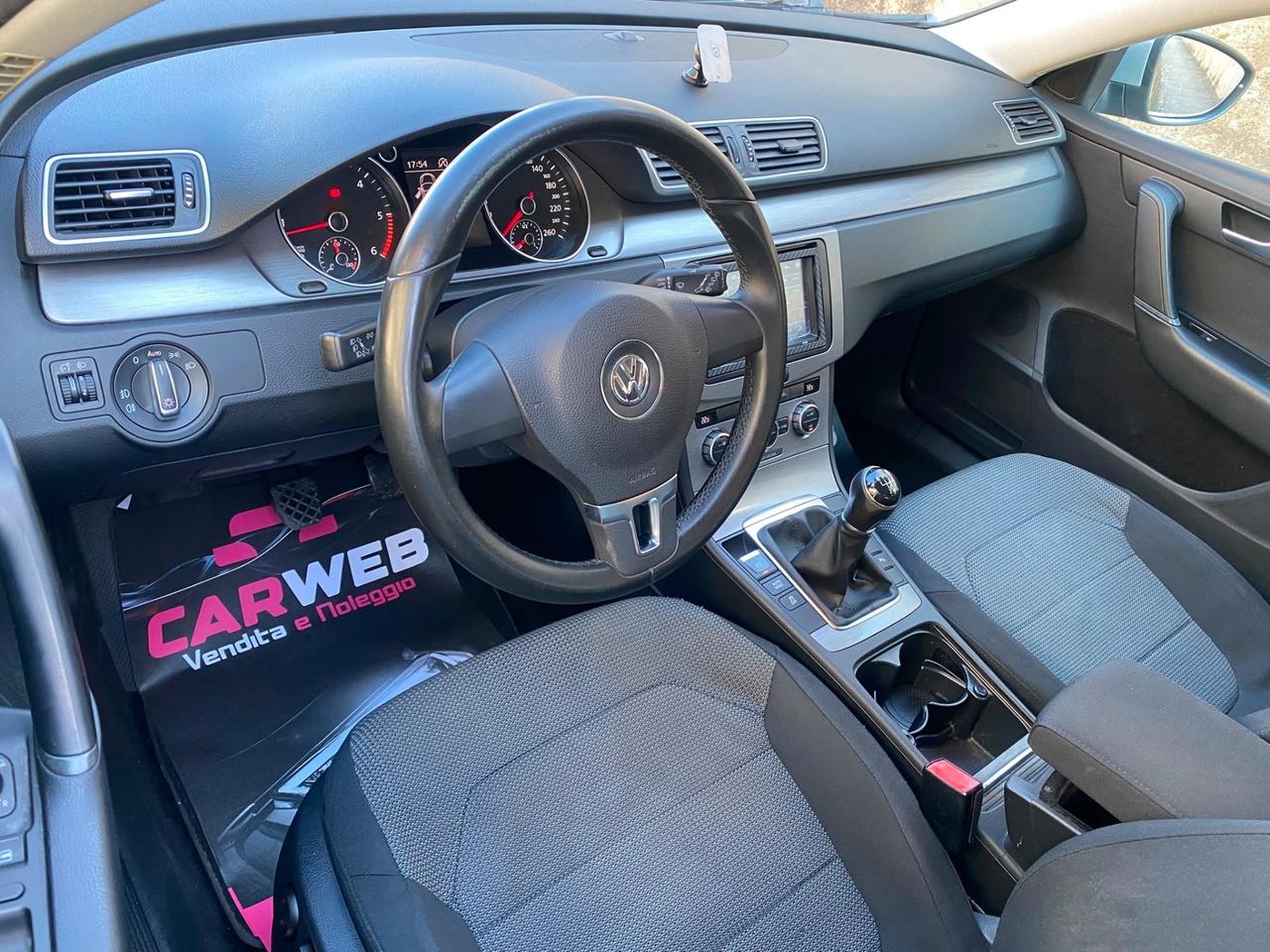VOLKSWAGHEN PASSAT 1.6 TDI Highline NAVY 2014