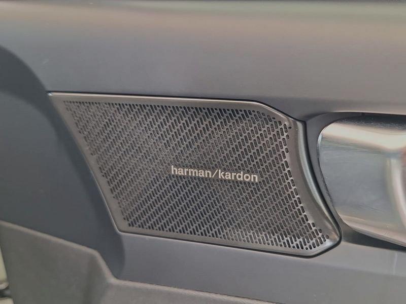 Volvo XC40 Recharge T4 129+82 Plug-In Hybrid Automatica Recharge Plus Dark N1 Autocarro