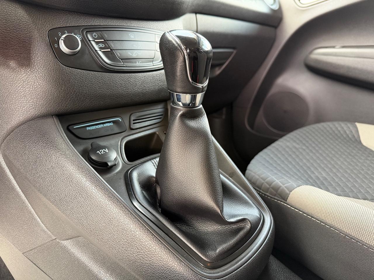 Ford Tourneo Courier 1.5 TDCI 75 CV Titanium