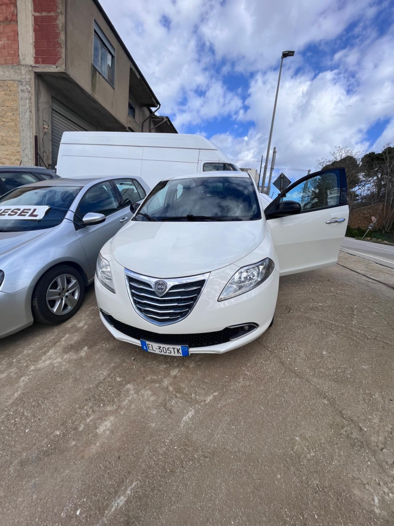 Lancia Ypsilon 1.3 MJT 16V 95 CV 5 porte S&S Silver
