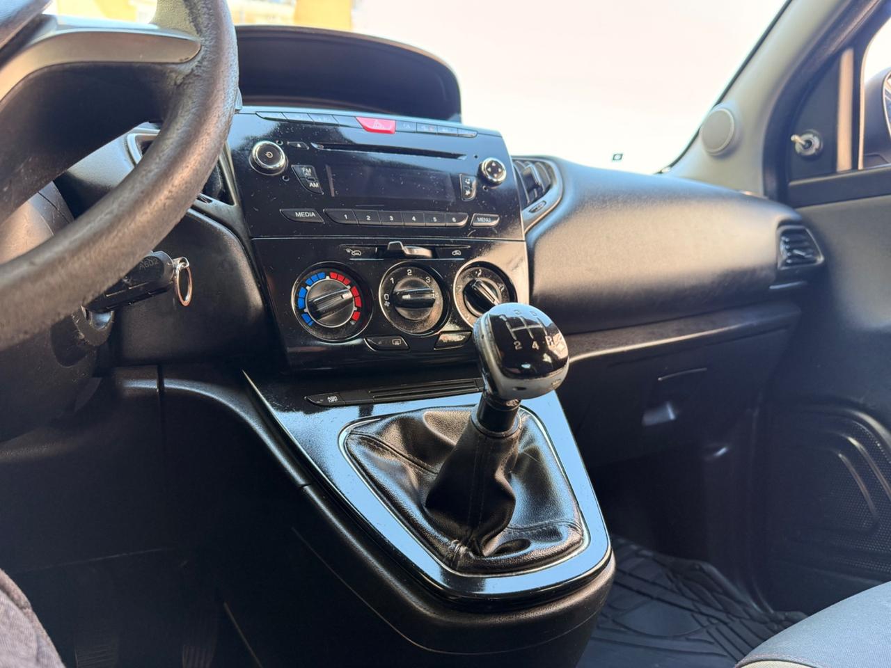 Lancia Ypsilon 1.3 MJT 5 porte Momodesign Full