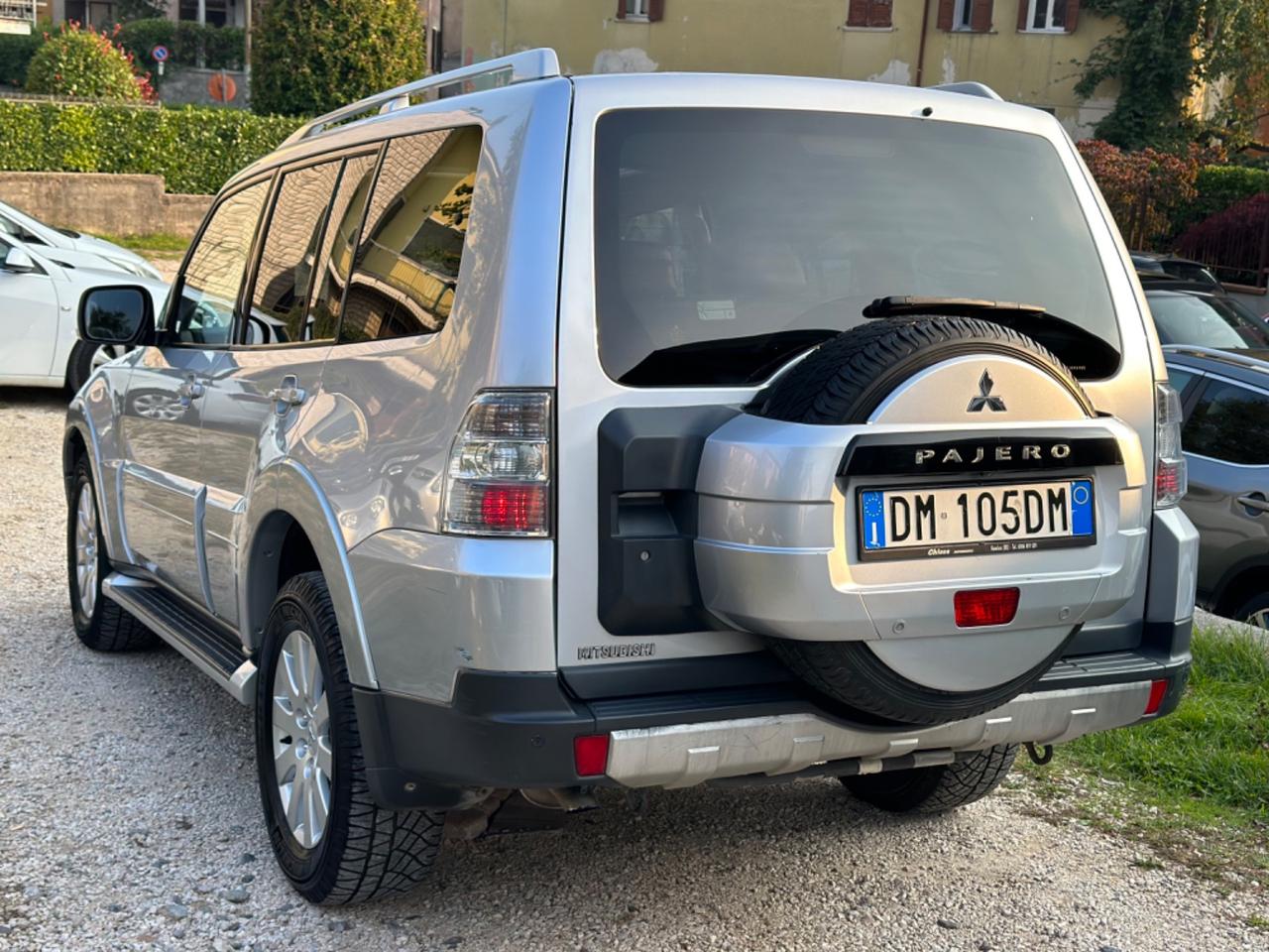 Mitsubishi PAJERO 3.2 DI-D 7POSTI TETTO 16V 5P INSTYLE