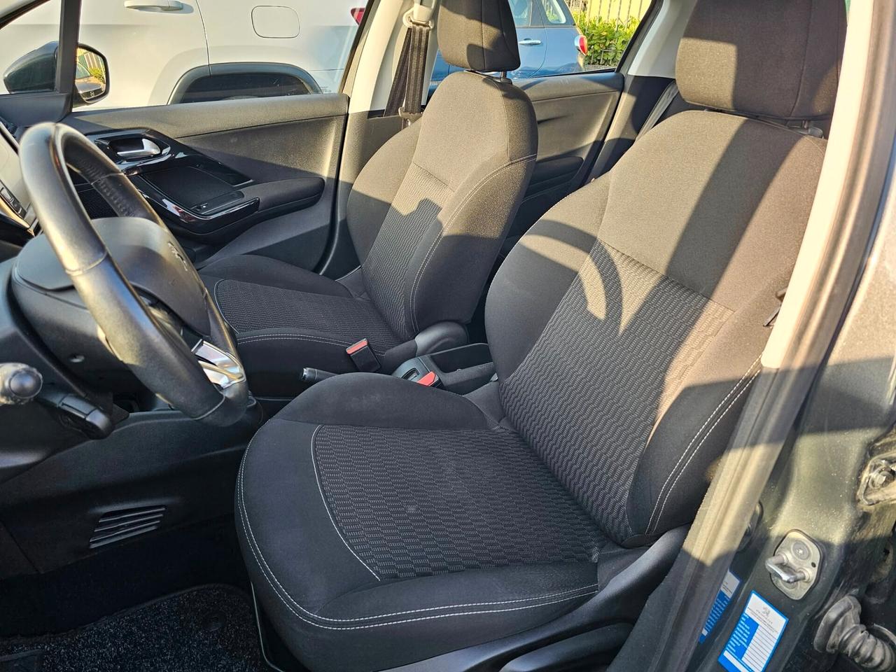 Peugeot 208 PureTech 82 5p. GPL Allure