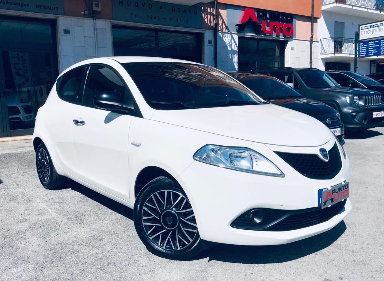 Lancia Ypsilon 1.0 FireFly 5 porte S&S Hybrid Ecochic Gold