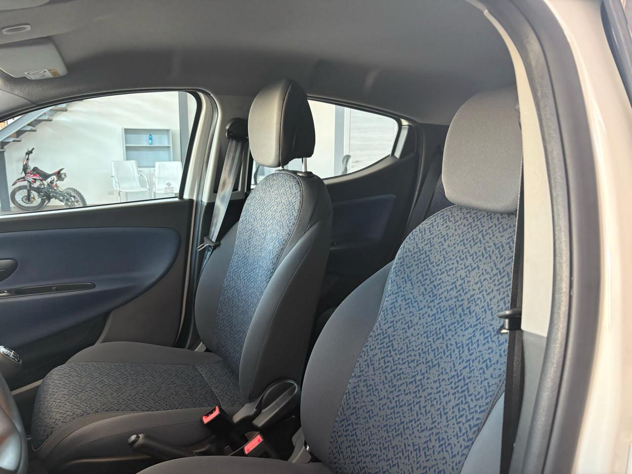 Lancia Ypsilon 1.0 FireFly 5 porte S&S Hybrid Oro