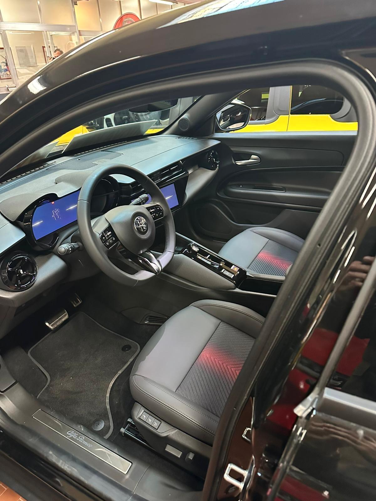 Alfa Romeo Junior 1.2 145 CV Hybrid eDCT6 Q4