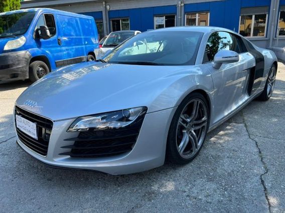AUDI R8 4.2 V8 FSI quattro R tronic