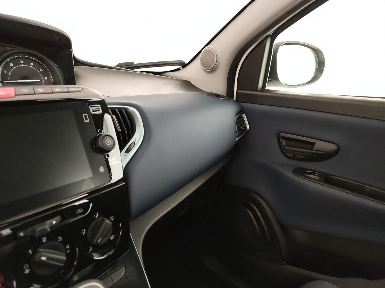 Lancia Ypsilon 1.0 FireFly 5 porte S&S Hybrid Platino