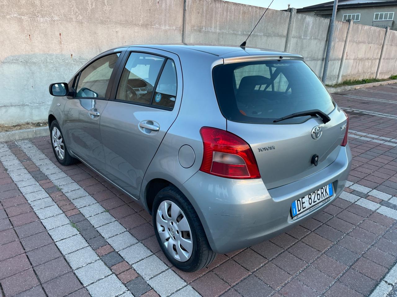 Toyota Yaris 1.0 5 porte Sol