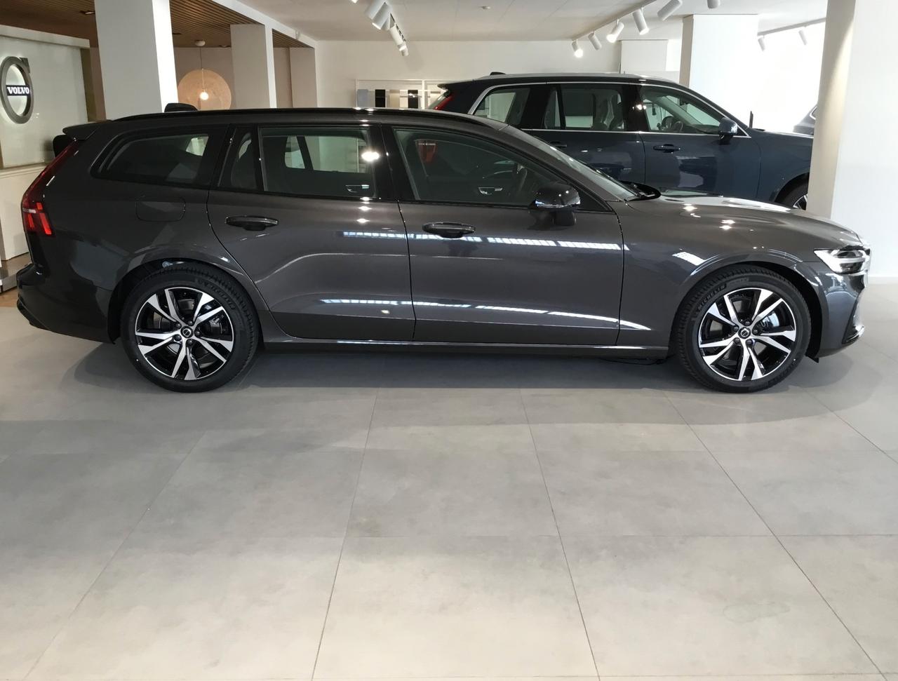 Volvo V60 B4 Mild Hybrid automatico Plus Dark