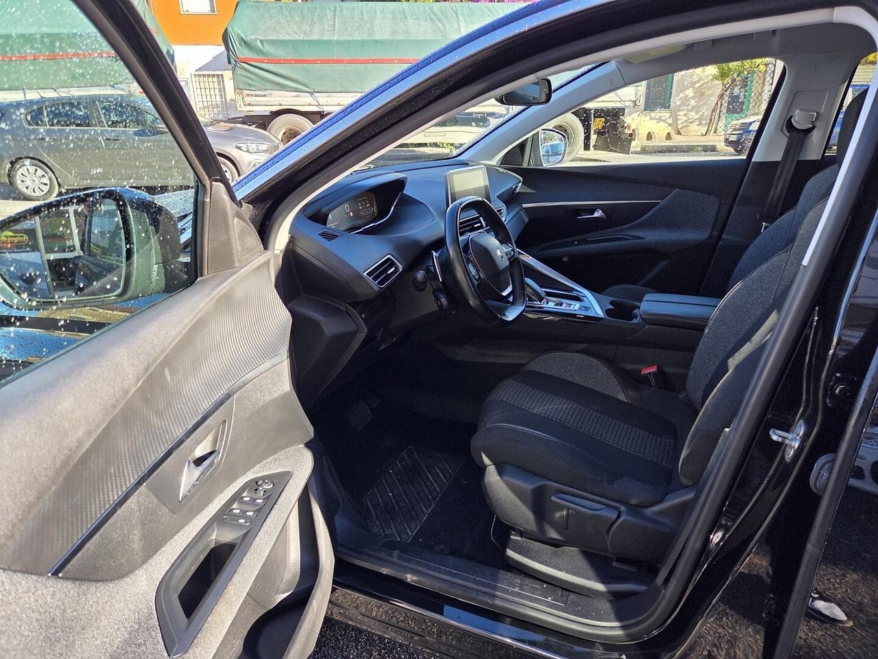 PEUGEOT 3008 PURE TECH TURBO 130CV AUTOM NAV-2018