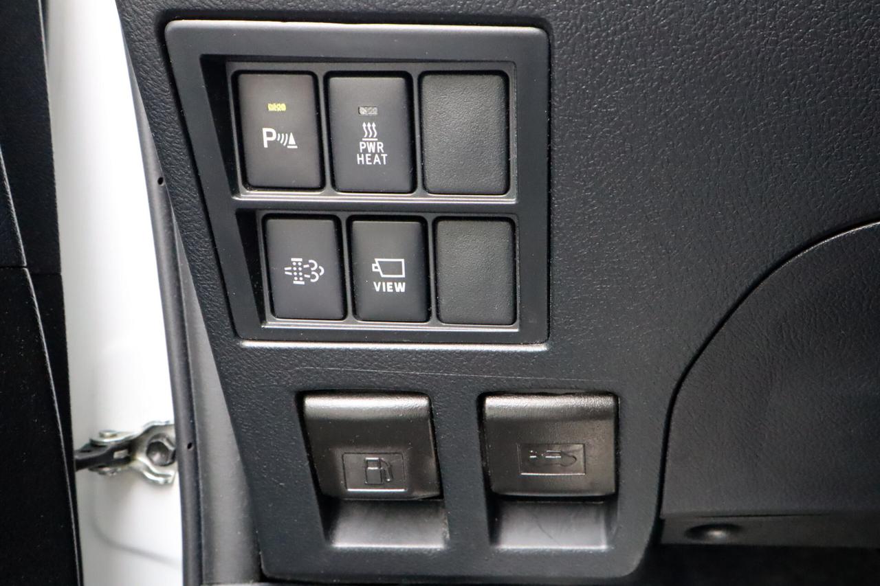 Toyota Hilux Toyota Hilux 2.8 D 204 CV DoCab 4x4 Aut Invincible 39900 + IVA