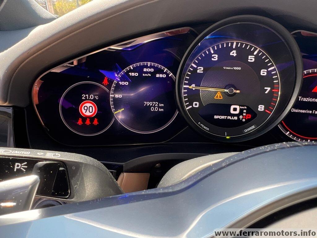 Porsche Cayenne Coupé 3.0 V6 E-Hybrida soli 779 euro al mese