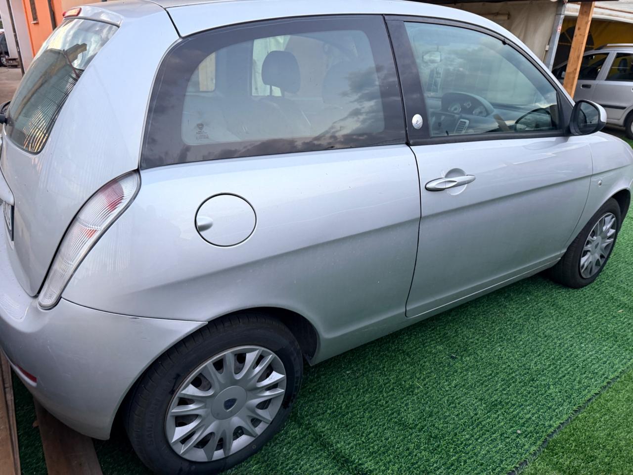 Lancia Ypsilon 1.4 Argento Ecochic GPL