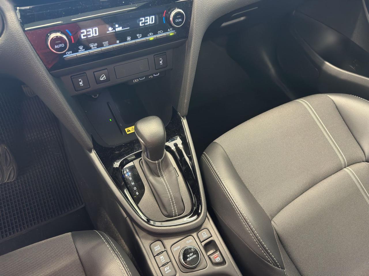 Toyota Yaris Cross 1.5h Lounge Tech awd-i 130cv