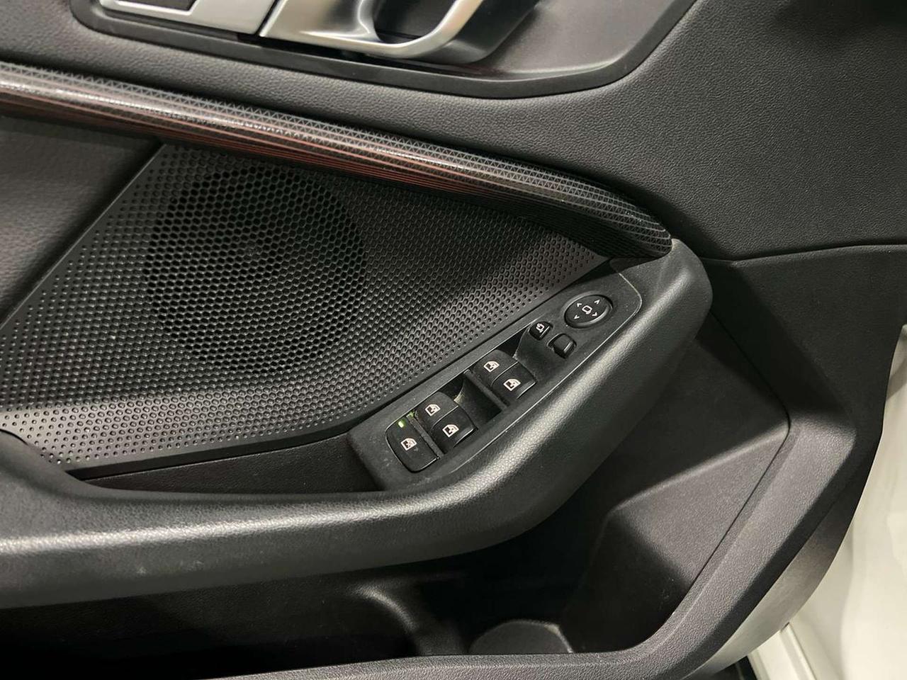BMW Serie 1 F40 - 118i Sport 136cv