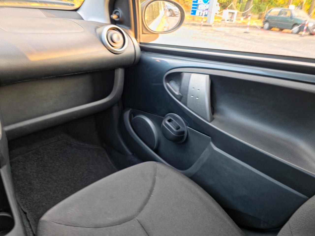 Toyota Aygo 1.0 12V VVT-i 5 porte Cool Soda Connect CV-68 E5B Manuale NEO 2014