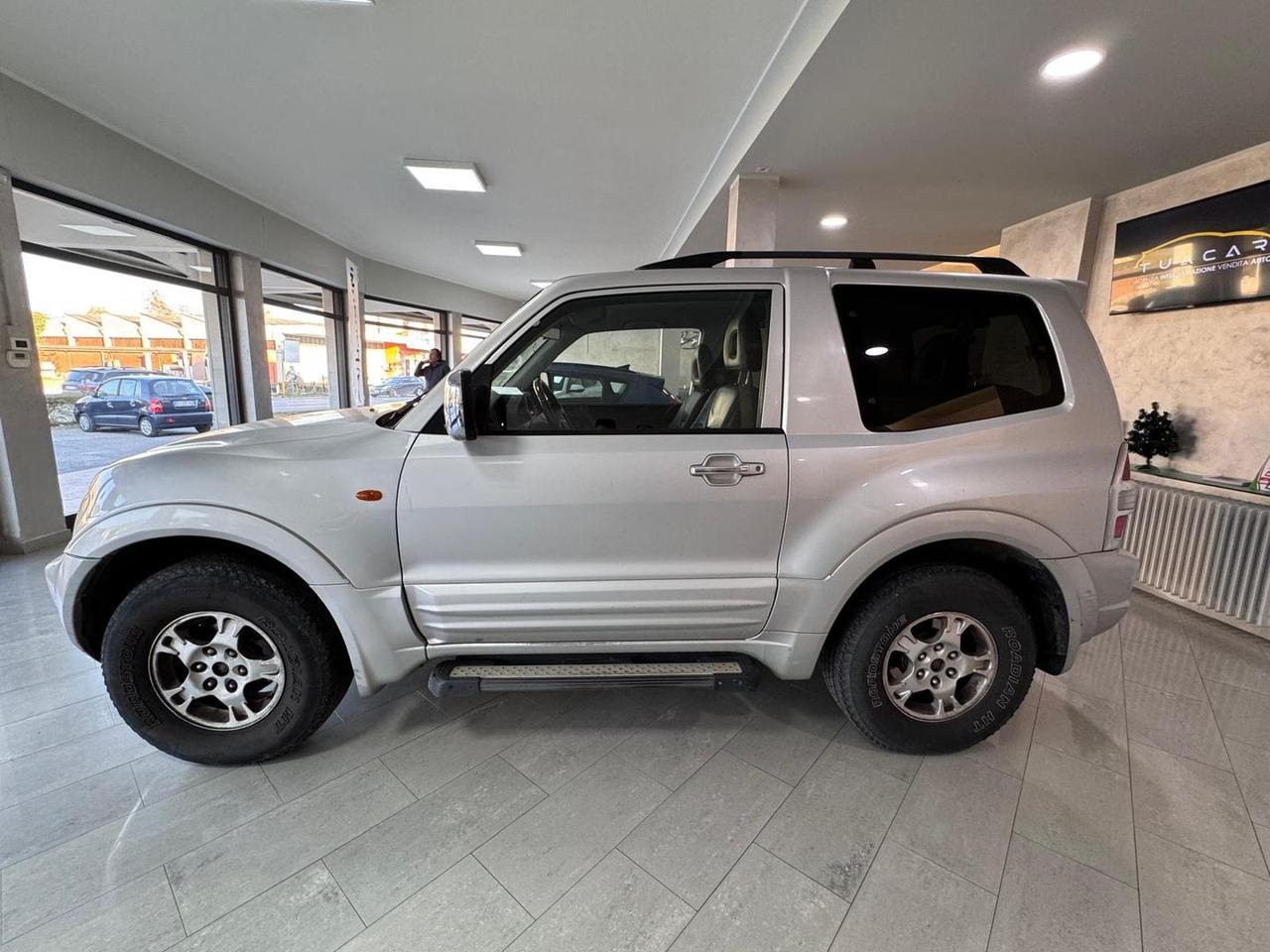 Mitsubishi Pajero 3.2 DI-D GLS1