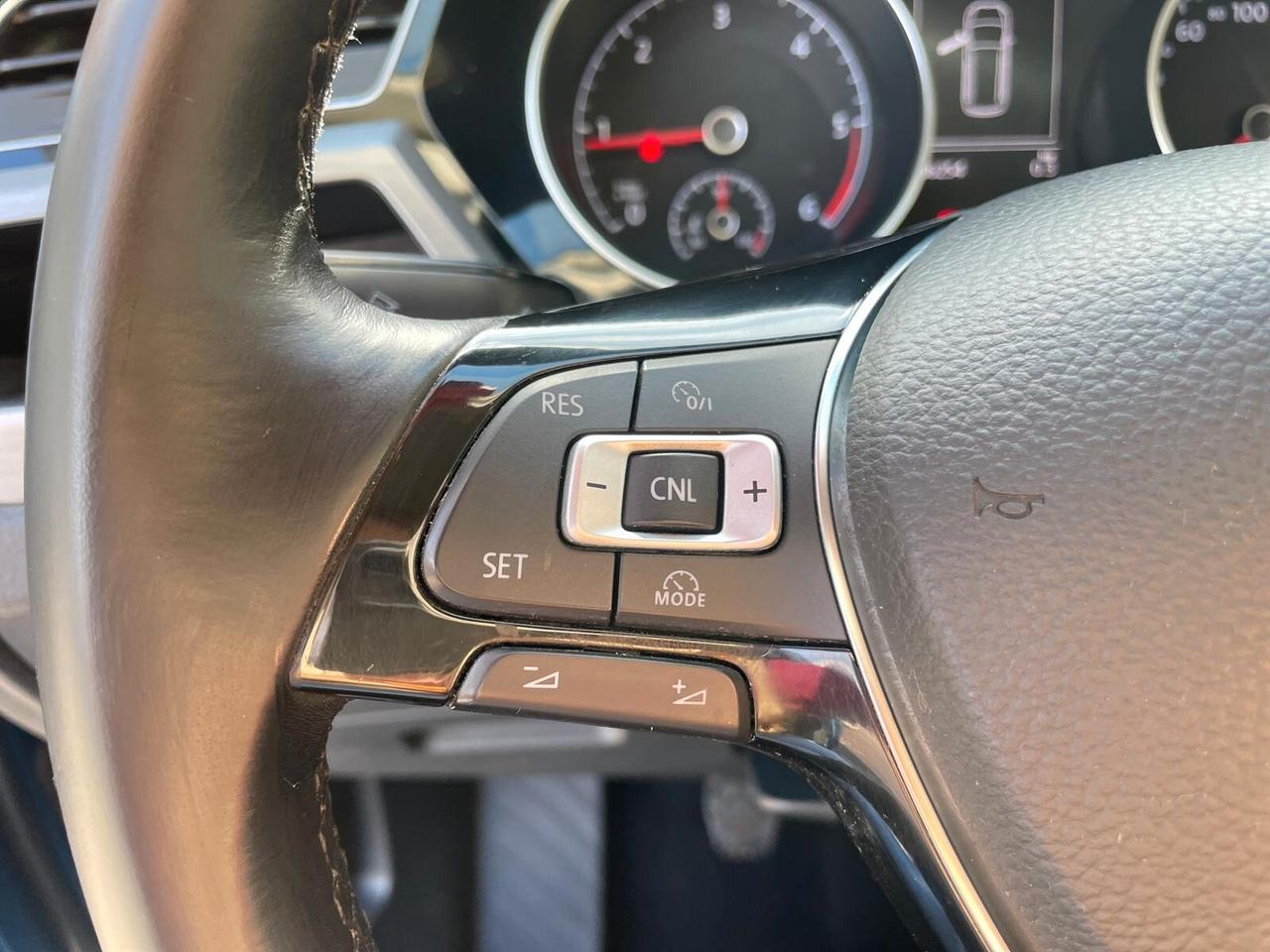 Volkswagen Touran 1.6 TDI Highline 7 POSTI