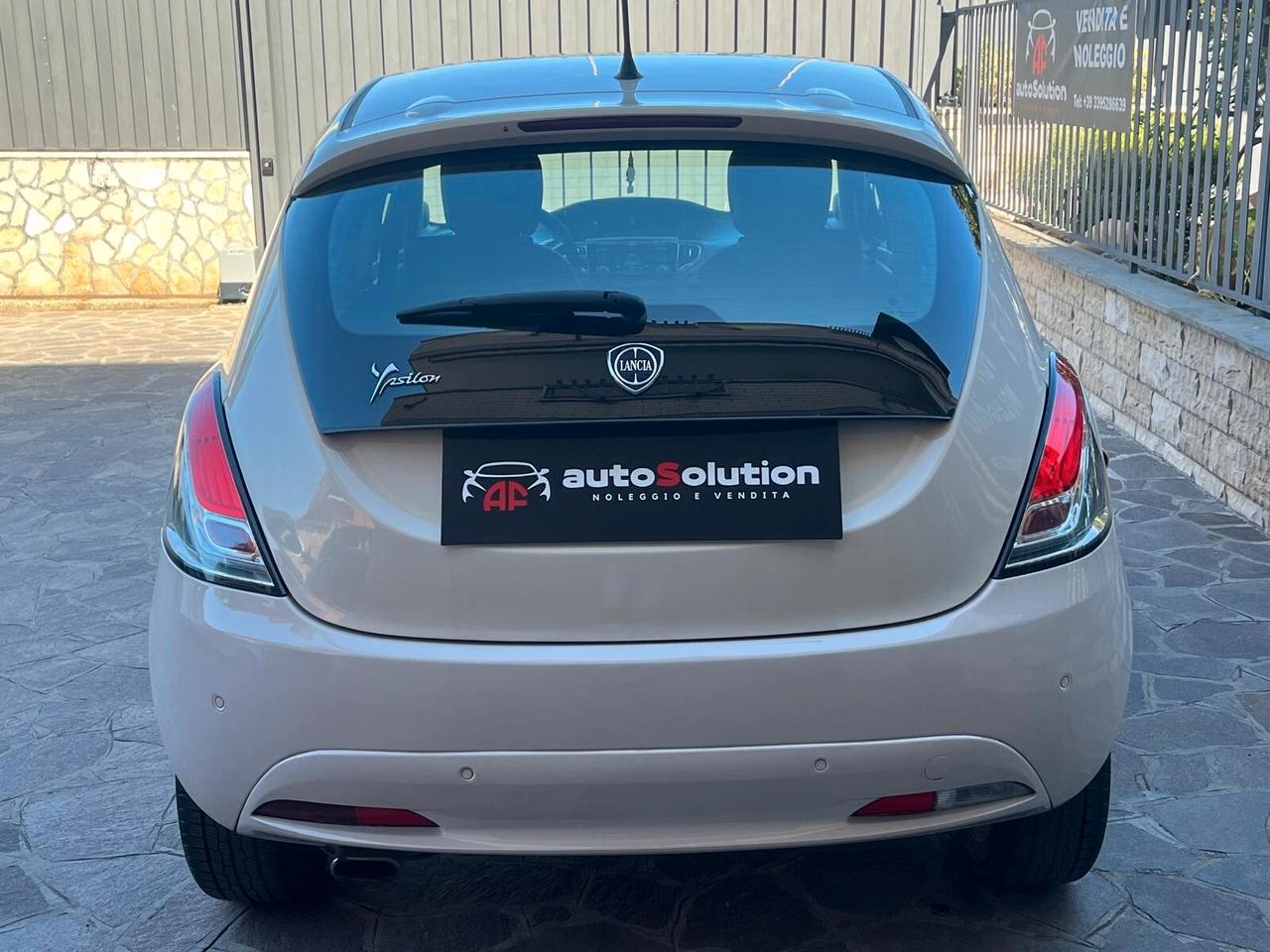 Lancia Ypsilon 1.2 69 CV 5 porte Platinum ADATTA NEOPATENTATI