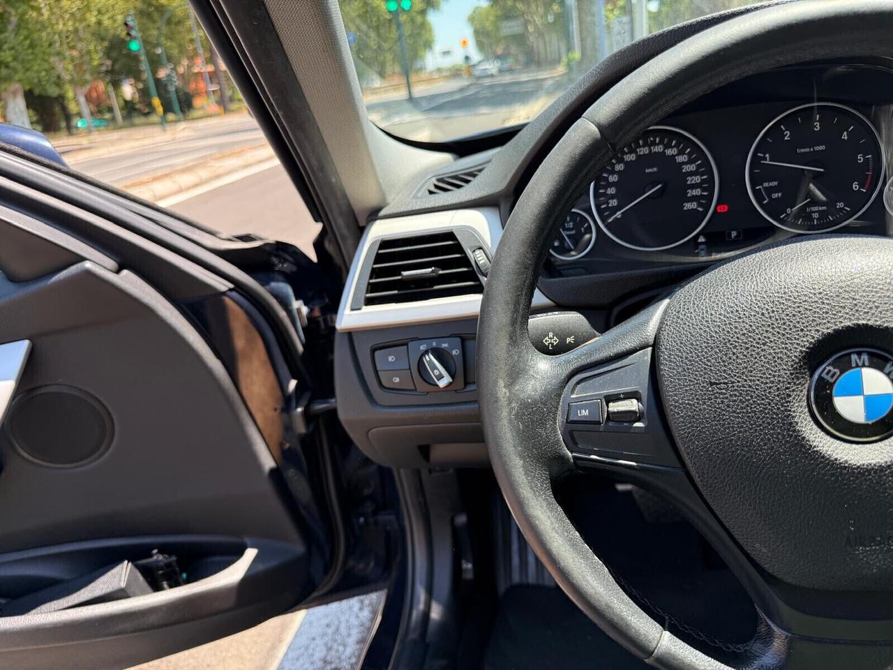 Bmw 318d Touring Business aut. Navi Professional Fari Xeno