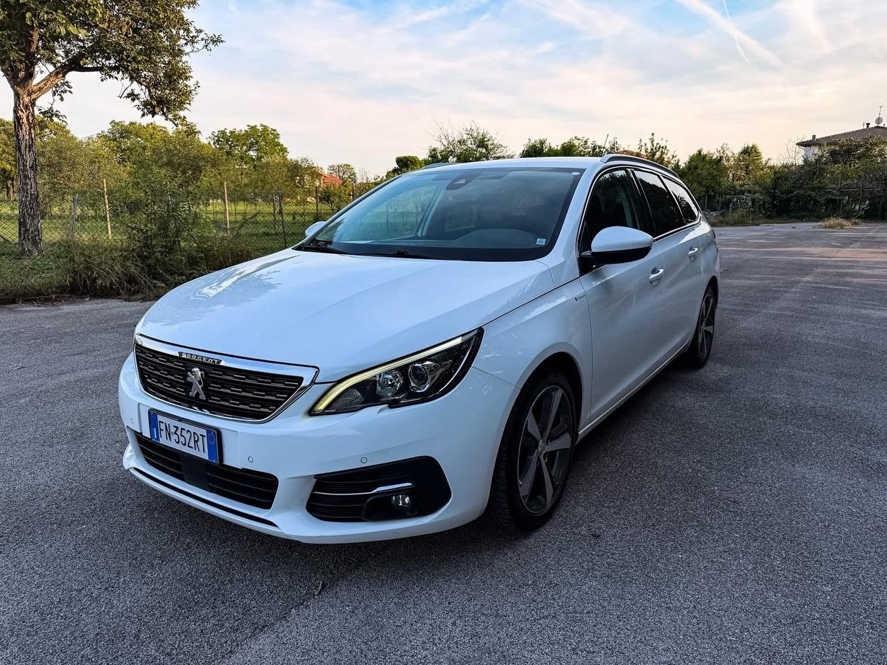 Peugeot 308 BlueHDi 150 S&S SW Allure