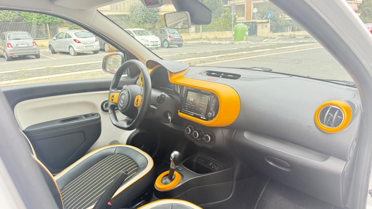 Renault Twingo TCe 95 CV Intens LED PDC NAVI BLUETOOTH CAR PLAY CERCHI 16 VETRI OSCURATI