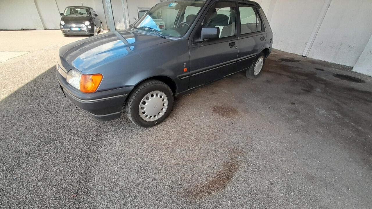 Ford Fiesta 1.1 5 porte Ghia